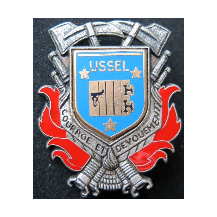insigne métallique pompiers de Ussel de fabrication Ballard