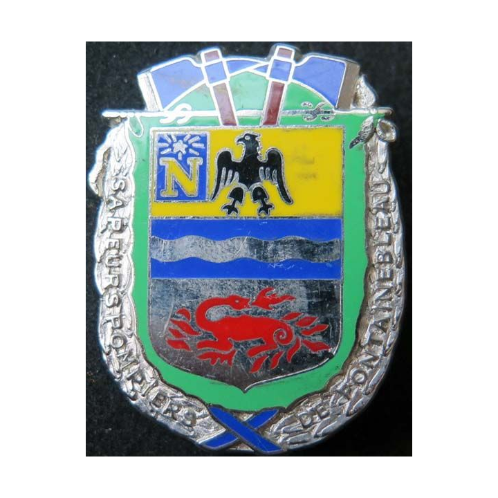 insigne métallique pompiers de Fontainebleau de fabrication Ballard