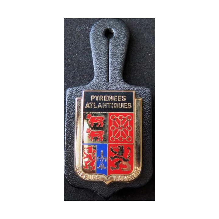 insigne métallique pompiers des Pyrénées atlantiques  de fabrication Ballard