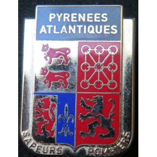 insigne métallique pompiers des Pyrénées atlantiques  de fabrication Ballard