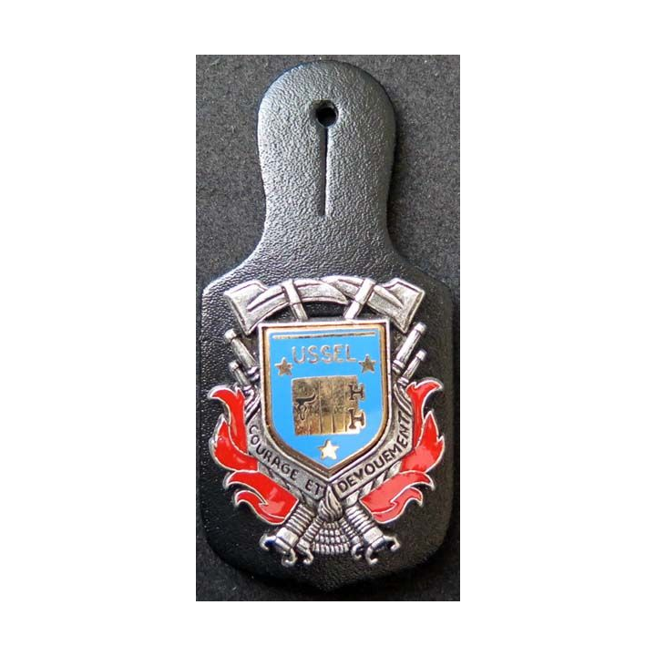 insigne métallique pompiers de Ussel de fabrication Ballard