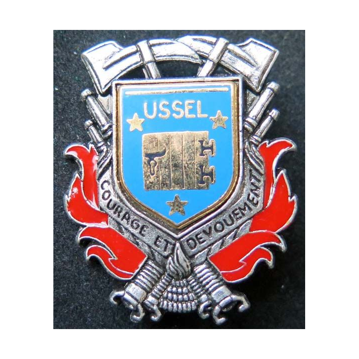 insigne métallique pompiers de Ussel de fabrication Ballard