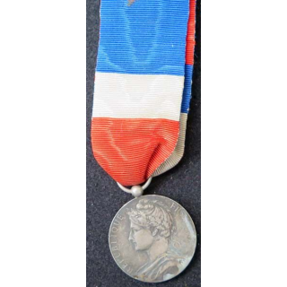 FRANCE : médaille du travail du commerce industrie  J.A DELARUE 1922