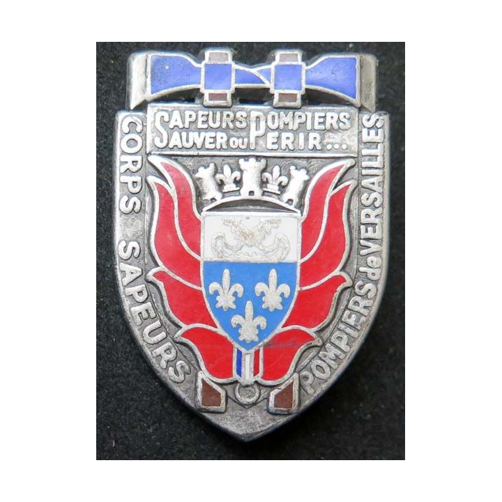 insigne corps des sapeurs pompiers Versailles petites haches Ballard