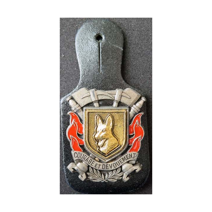 insigne métallique de maître chien fond doré sapeurs pompiers Ballard
