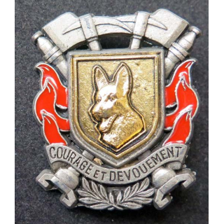 insigne métallique de maître chien fond doré sapeurs pompiers Ballard
