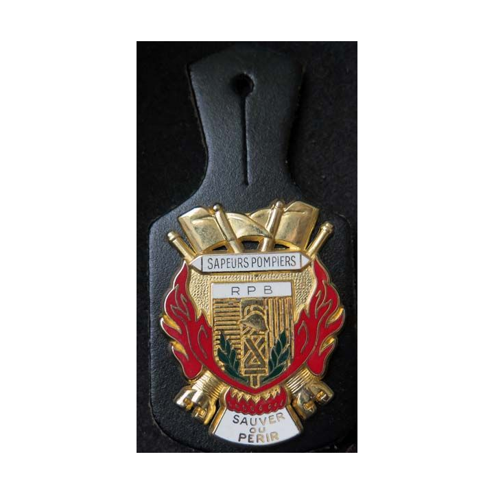 insigne métallique des sapeurs pompiers de la République populaire du Bénin Ballard