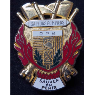 insigne métallique des sapeurs pompiers de la République populaire du Bénin Ballard