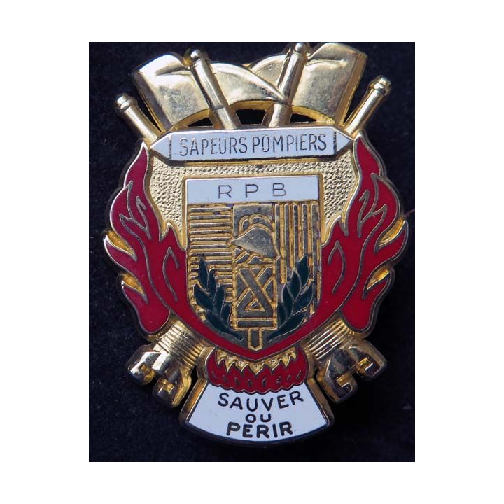 insigne métallique des sapeurs pompiers de la République populaire du Bénin Ballard