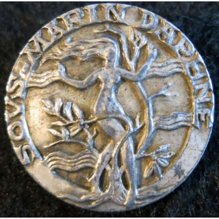 DAPHNE : insigne métallique du sous marin Daphné dos lisse et argenté 