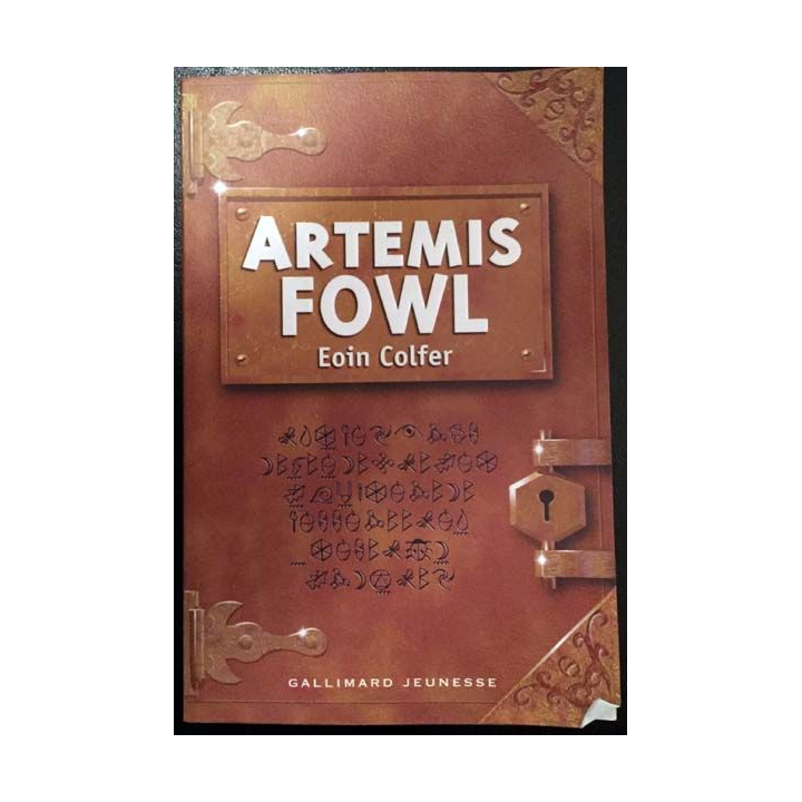 1. Artemis fowl de Eoin Colfer aux éditions Gallimard Jeunesse