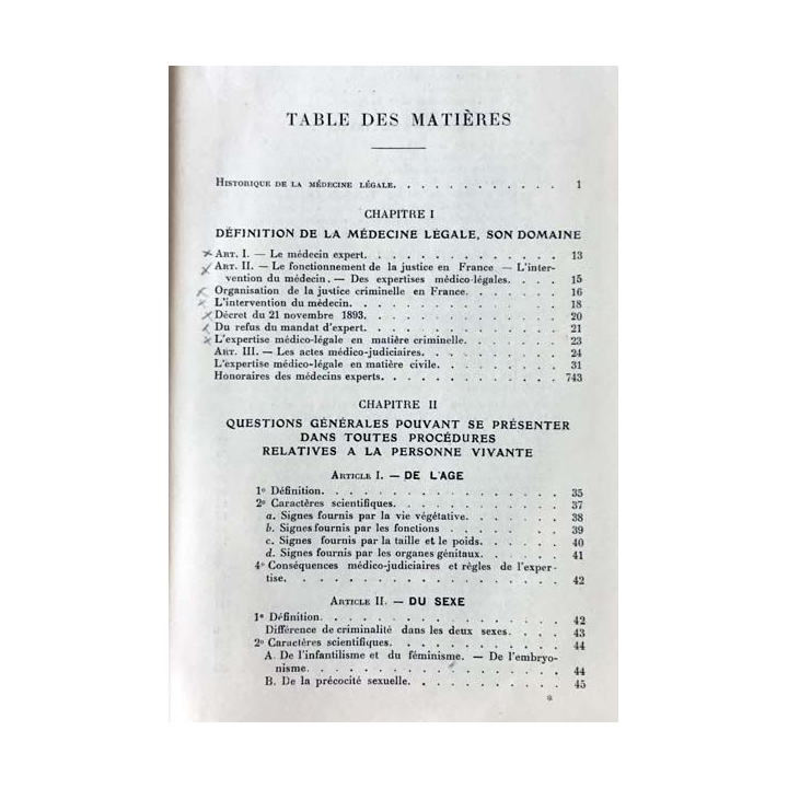1. Précis de médecine légale de A. Lacassagne et Étienne Martin aux éditions Masson et Cie 1921