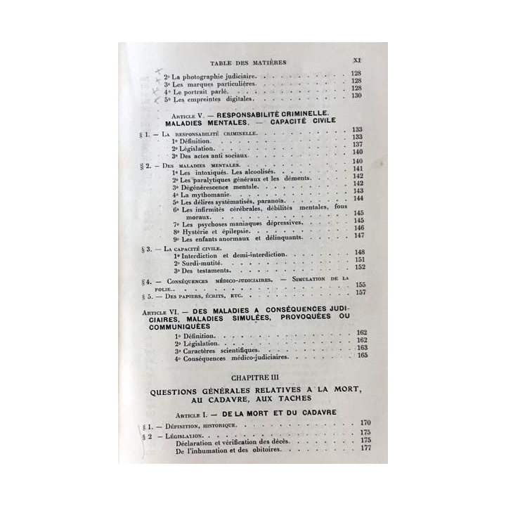 1. Précis de médecine légale de A. Lacassagne et Étienne Martin aux éditions Masson et Cie 1921
