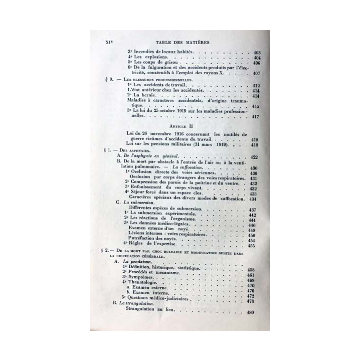1. Précis de médecine légale de A. Lacassagne et Étienne Martin aux éditions Masson et Cie 1921