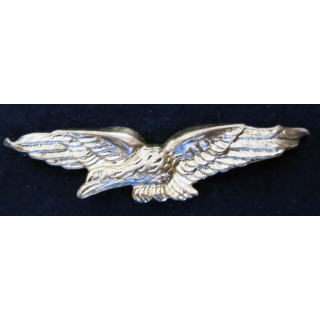 insigne de calot de l’armée de l’Air  en métal doré embouti  