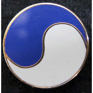 Pin's représentant le yin et le yang blanc et bleu Ballard  