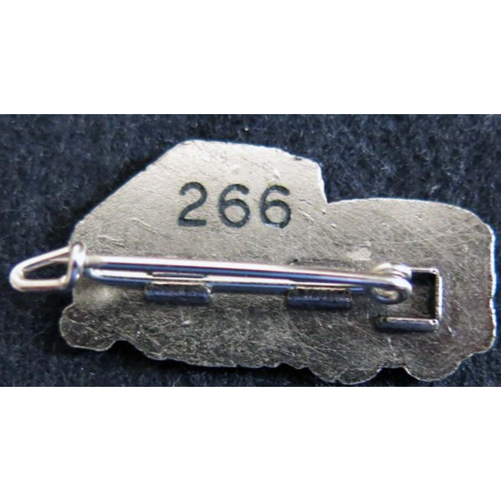 VTL argenté 34X18 mm Matriculé N° 266 épingle sertie