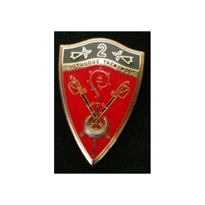 insigne métallique du 2° régimenty de chasseurs Fraisse G. 2263