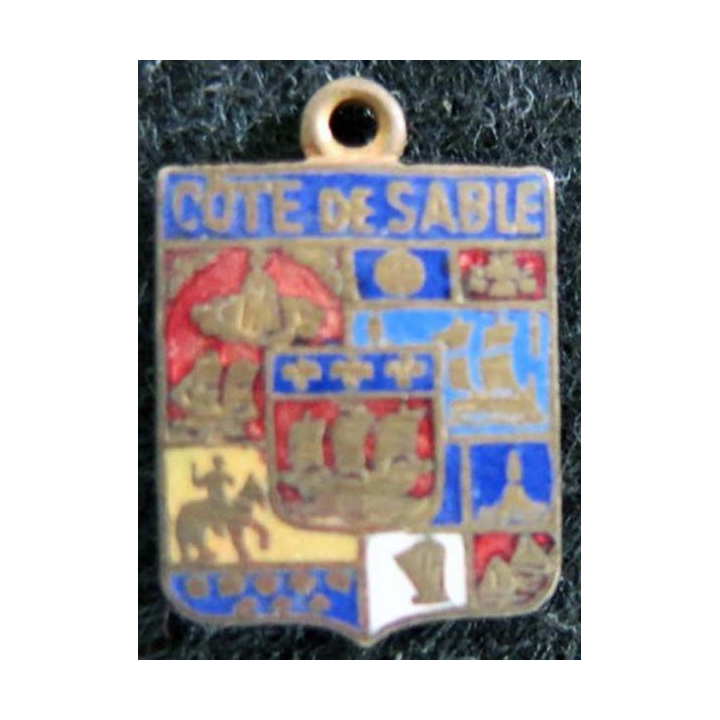 BLASON CÔTE DE SABLE : insigne métallique ancien blason en émail de la côte de sable 16 x 11 mm