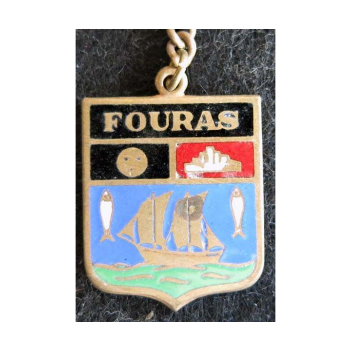 Blason en émail de la ville de Fouras 22 x 30 mm cuivré