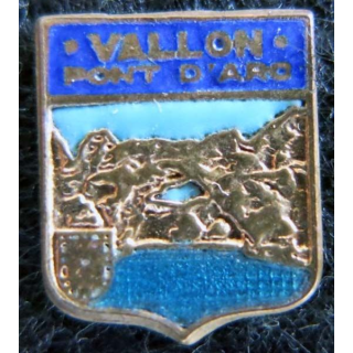 Blason en émail de Vallon-Pont-d'Arc 11 x 14 mm doré