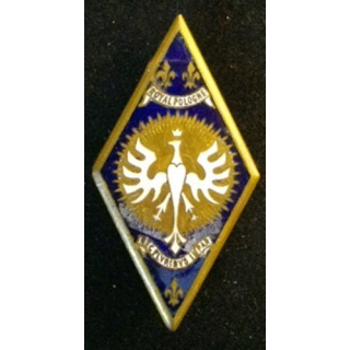 CUIRS : insigne du 5° régiment de cuirassiers de fabrication Drago Rue Béranger en émail sans épingle mais avec boléro
