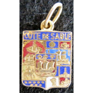 Blason en émail de la côte de sable 16 x 11 mm avec maillon