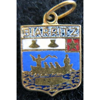 Blason en émail de la ville de Biarritz 11 x 16 mm avec anneau de suspension maillon