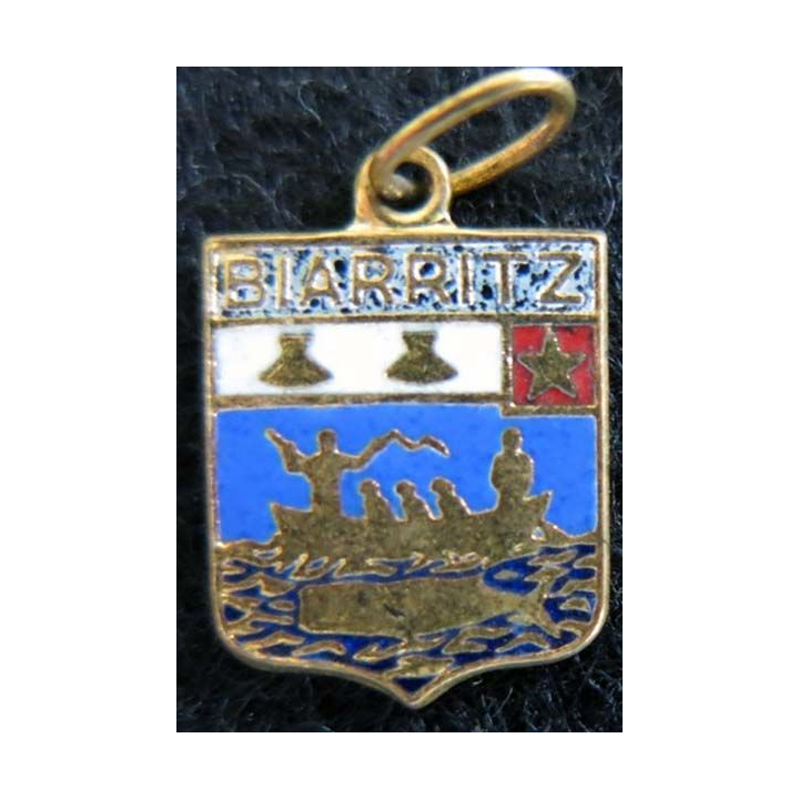 Blason en émail de la ville de Biarritz 11 x 16 mm avec anneau de suspension maillon