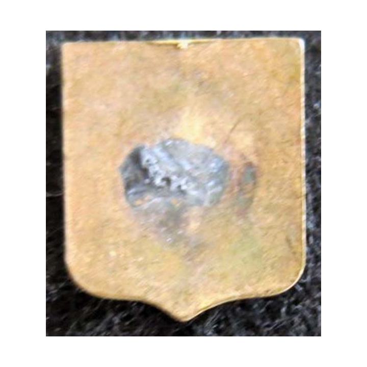 Blason en émail de l'Auvergne 14 x 19 mm défaut d'émail