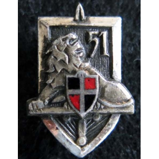 Insigne métallique en réduction du 51° régiment d''infanterie en émail
