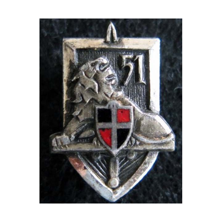 Insigne métallique en réduction du 51° régiment d''infanterie en émail