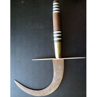 Poinard de cérémonie incrusté et à lame recourbée