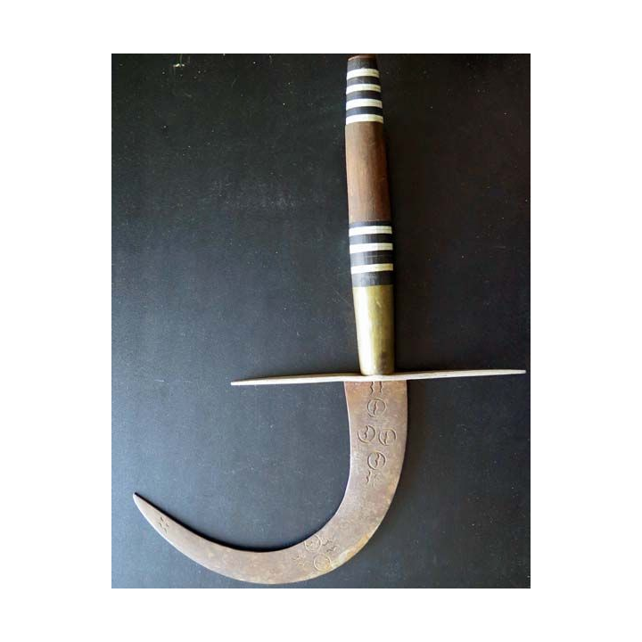 Poinard de cérémonie incrusté et à lame recourbée