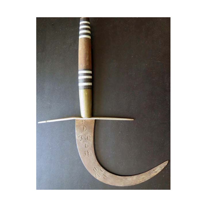 Poinard de cérémonie incrusté et à lame recourbée
