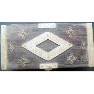 Boite mauritanienne incrustée de motifs en argent