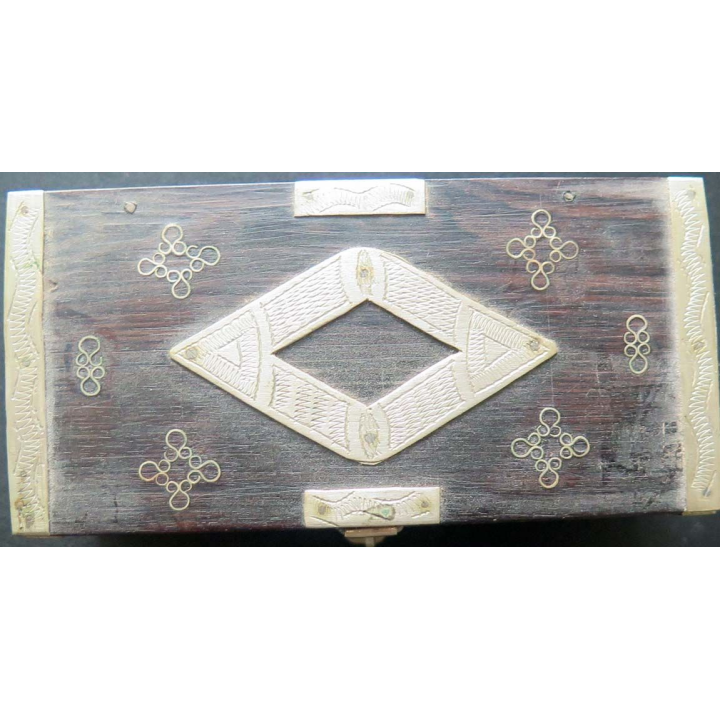 Boite mauritanienne incrustée de motifs en argent