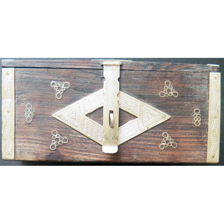 Boite mauritanienne incrustée de motifs en argent