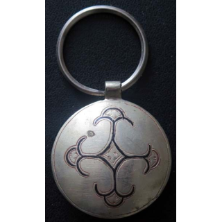 Porte clef mauritanien en métal argenté de diamètre 4,2 cm