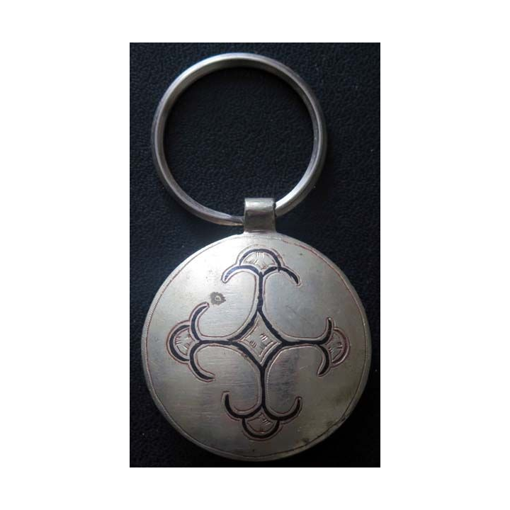 Porte clef mauritanien en métal argenté de diamètre 4,2 cm
