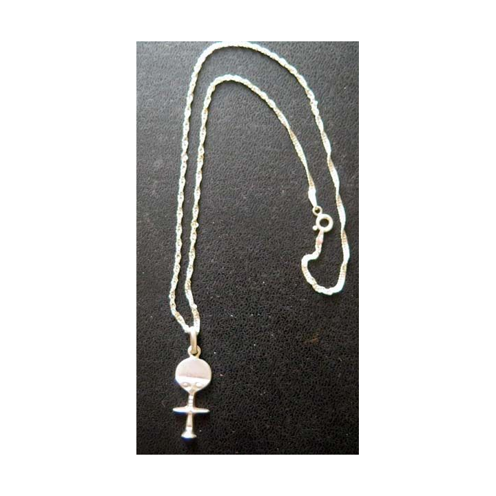 Chainette torsadée en argent mauritanienne représenatnt un homme stylisé (hauteur du bijou 2,9 cm)