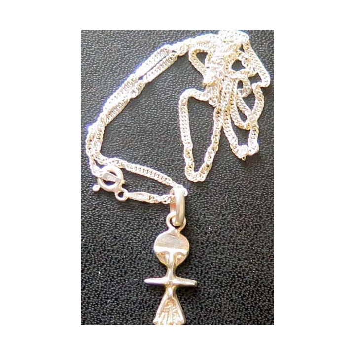 Chainette torsadée en argent mauritanienne représenatnt une femme stylisée (hauteur du bijou 2,6 cm)