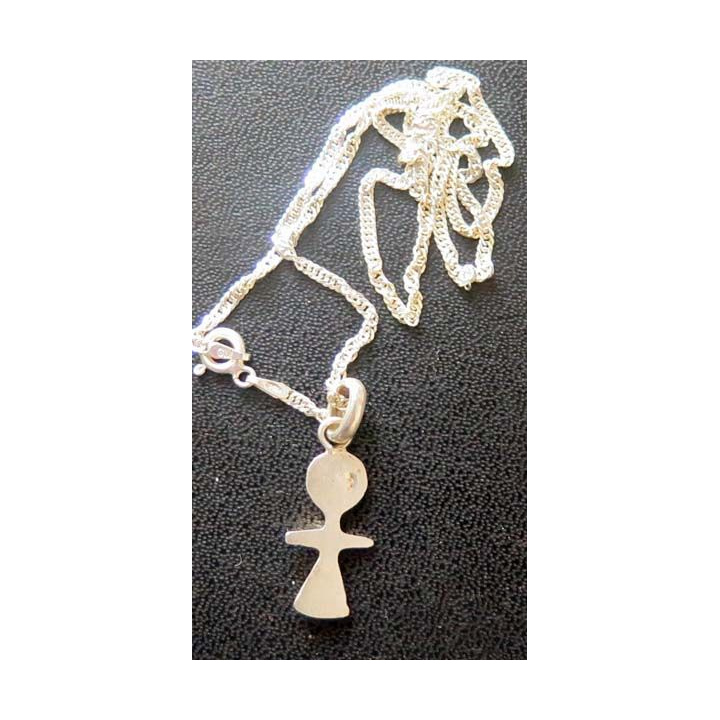 Chainette torsadée en argent mauritanienne représenatnt une femme stylisée (hauteur du bijou 2,6 cm)