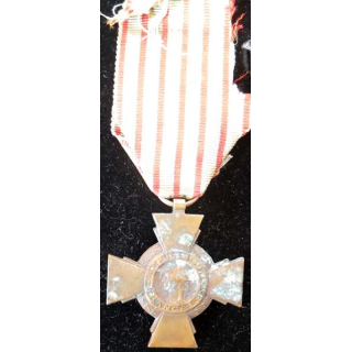 FRANCE : Croix du combattant en bronze ruban bien abimé -2-