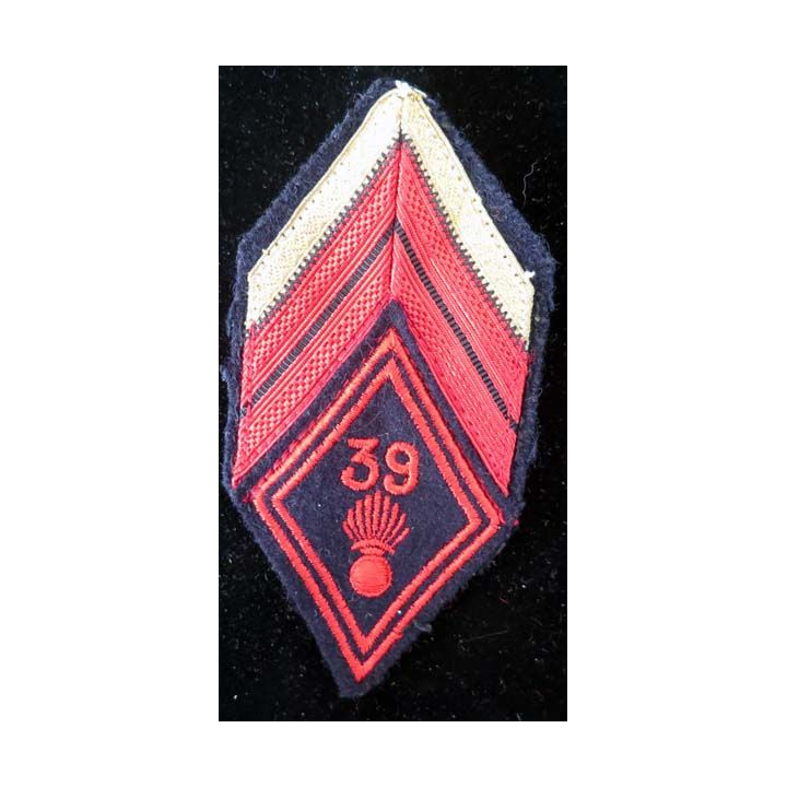 LOSANGE DE BRAS MODÈLE 45 : losange de bras de caporal chef appelé du 39° RI régiment d'infanterie