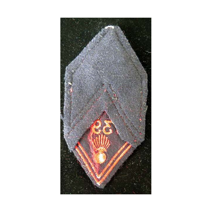 LOSANGE DE BRAS MODÈLE 45 : losange de bras de caporal chef appelé du 39° RI régiment d'infanterie
