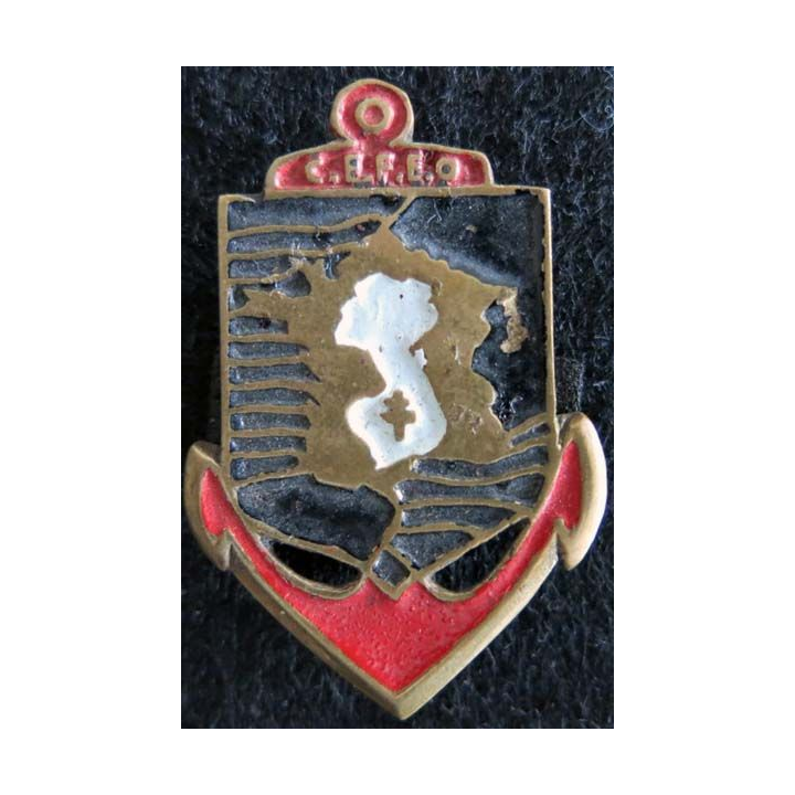 CEFEO : insigne en métal peint du Corps Expéditionnaire Français en Extrême Orient fabrication locale