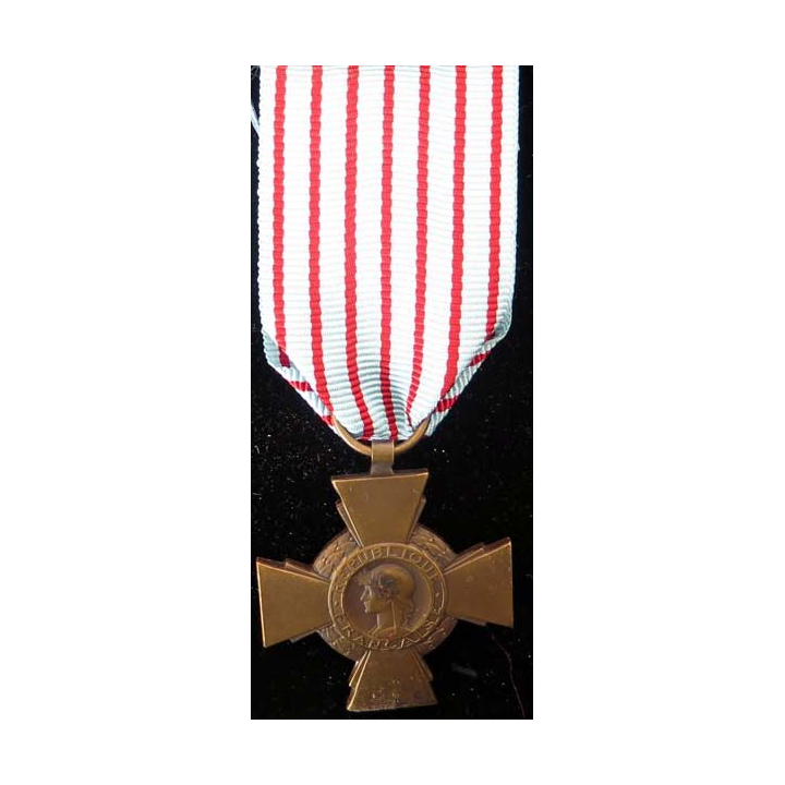 FRANCE : Croix du combattant en bronze -1-