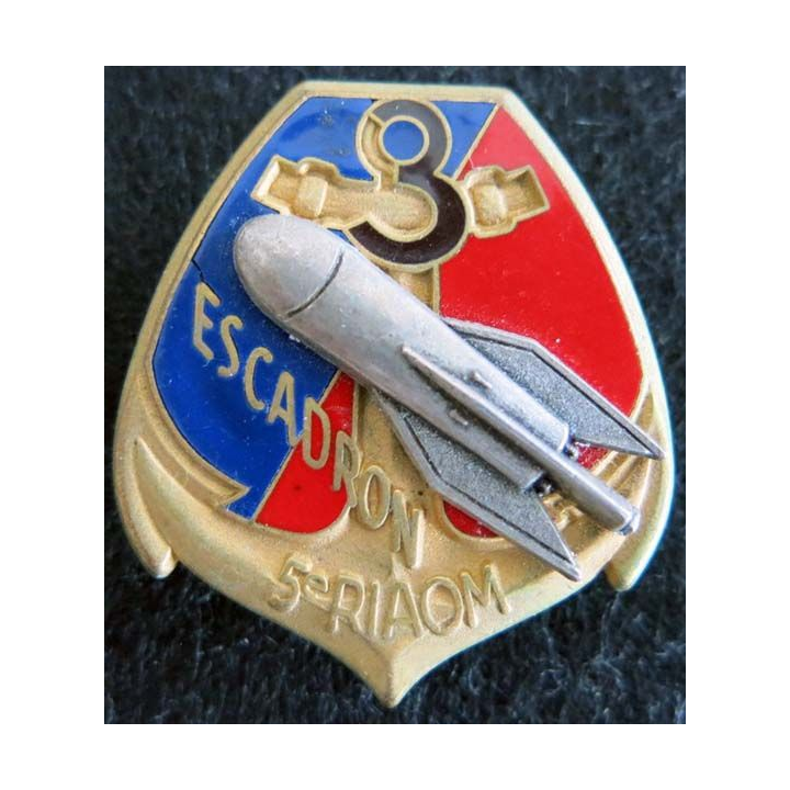 5° RIAOM : insigne métallique du 3° escadron du 5° régiment Inter armes d'outre mer de fabrication LR Paris