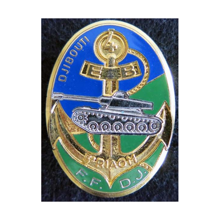 5° RIAOM : insigne métallique du 4° escadron blindé du 5° régiment Inter armes d'outre mer fabrication LR Paris
